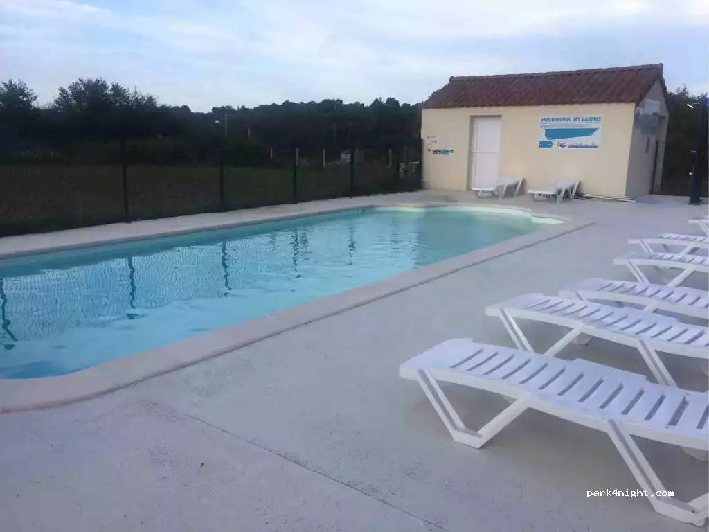 piscine camping Châteauneuf la Forêt